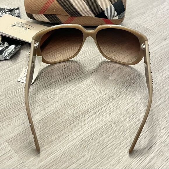 NIB Burberry Cuttlefish Brown Gradient Heart Studded Sunglasses main image 7